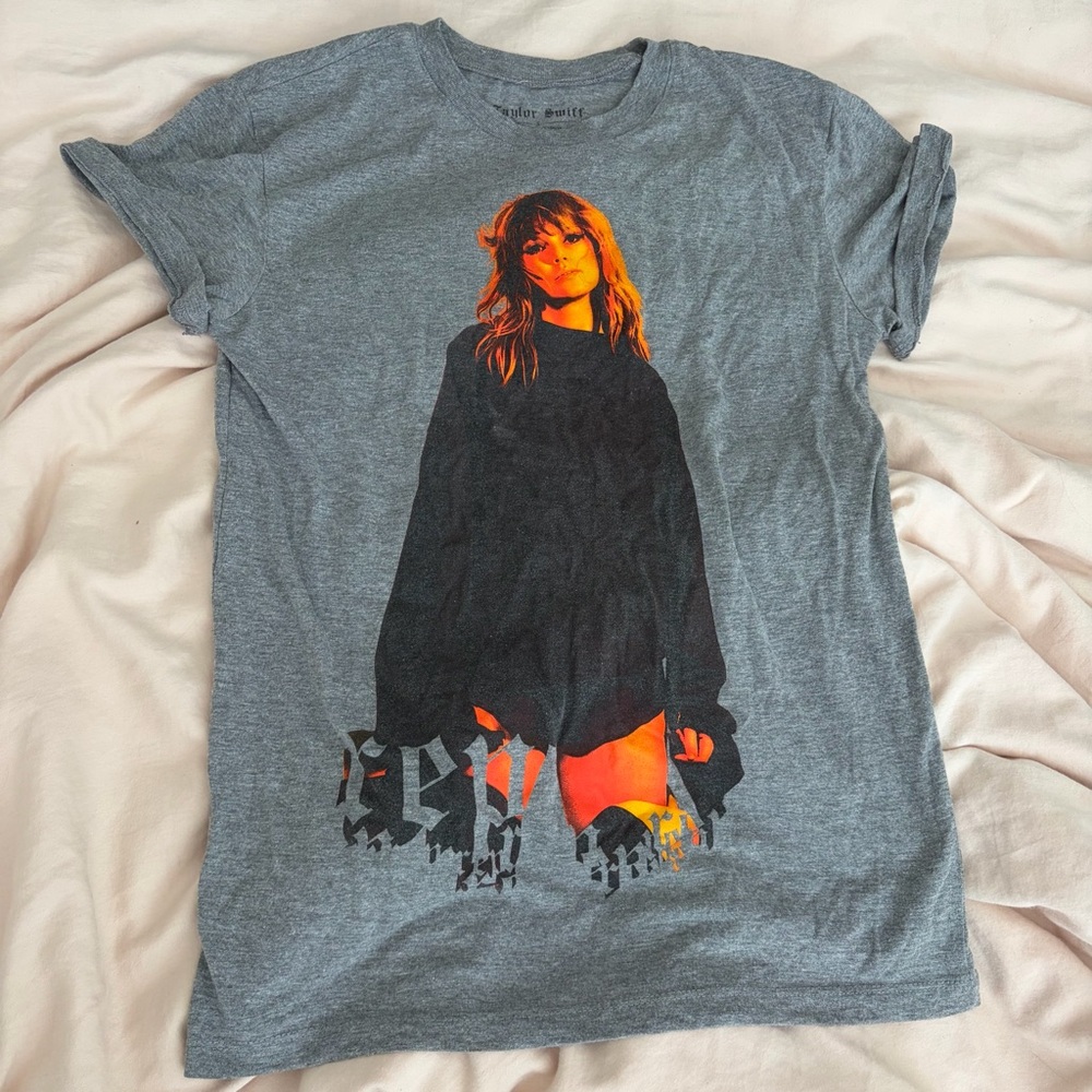 Taylor Swift REPUTATION Exclusive Shirt size Small